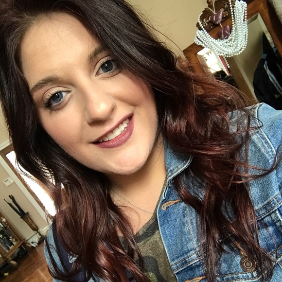 Meet your Posher, Christina - Picture 1 of 1